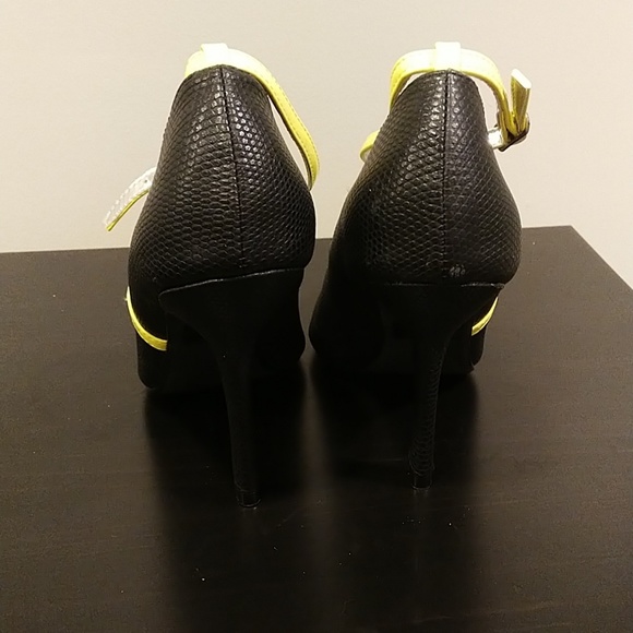 Heels - Picture 2 of 4